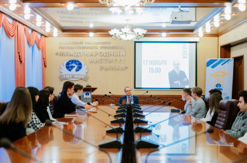 Школа права продолжает свою работу