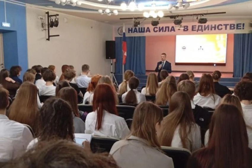 Эксперты АЮР продолжают занятия для школьников в рамках проекта &laquo;Школа права&raquo;