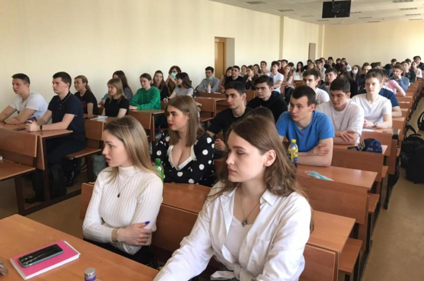 Патриотическая встреча со студенческой молодежью
