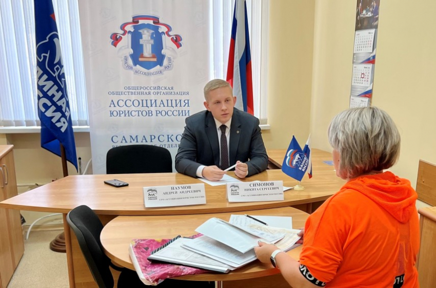 Представители молодежного движения АЮР провели прием граждан по вопросам материнства и детства в приемной партии &laquo;Единая Россия&raquo; в Самарской области