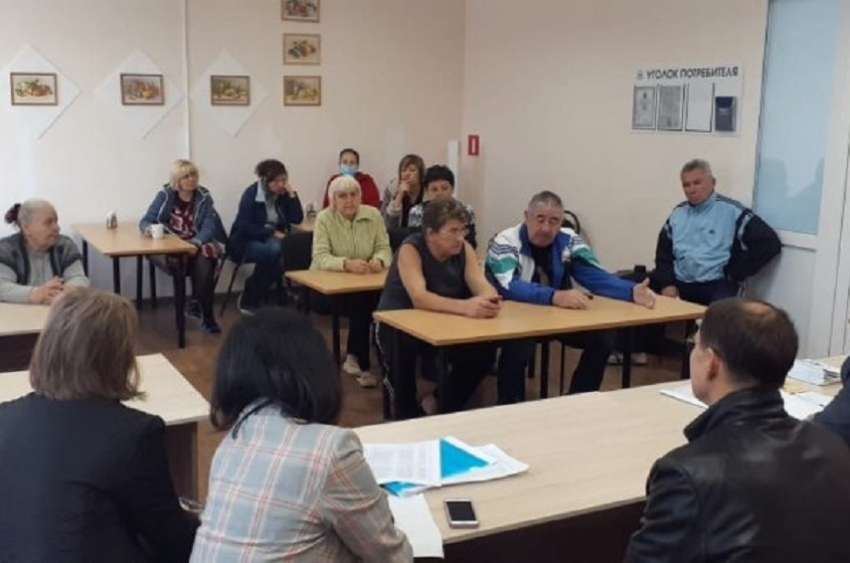Представители АЮР посетили очередной пункт временного размещения