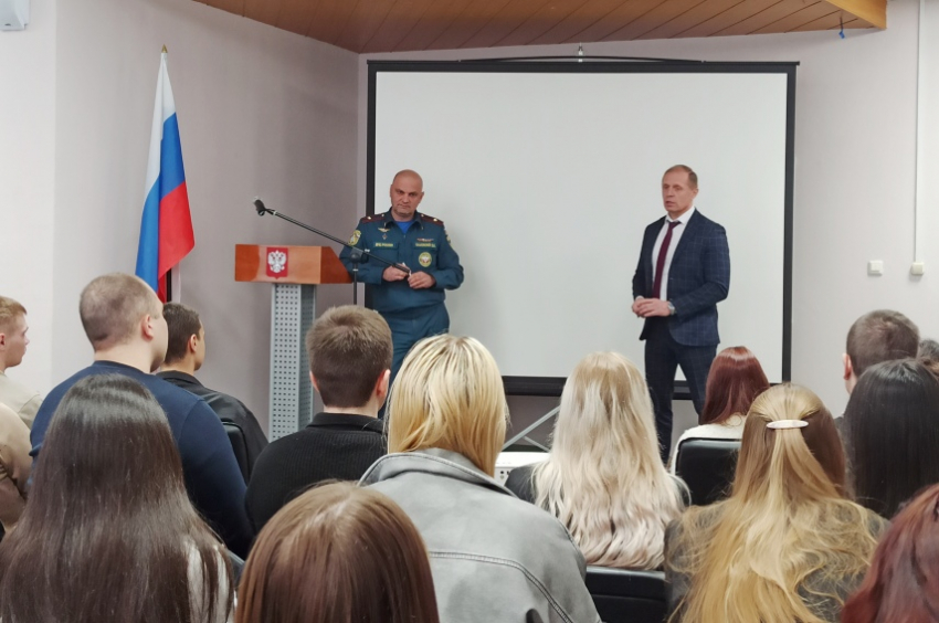 Местное отделение АЮР в Тольятти провело встречу студентов с представителем МЧС России